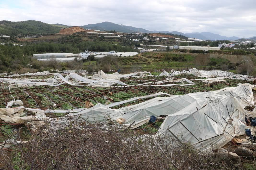 Seralar hayalet gibi uçtu! Pencereden bakan Antalyalılar gözlerine inanamadı - Resim: 33